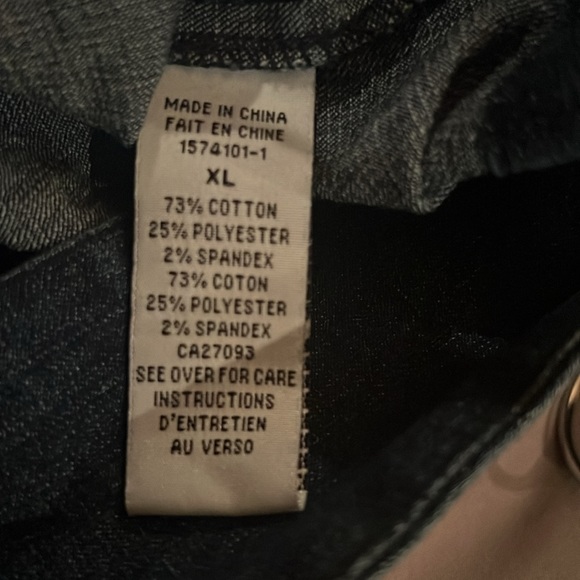 Denim jacket/ green thread and buttons. Light weight - Picture 5 of 5